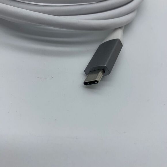 J5 Create USB-C to 4K HDMI Cable {MacBook/ iPad/ iPhone Pro to TV} Display Port - Picture 4 of 4